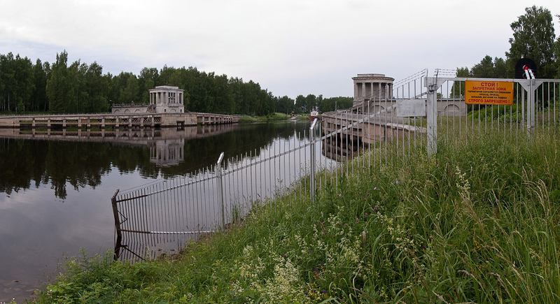 Dubna channel gate